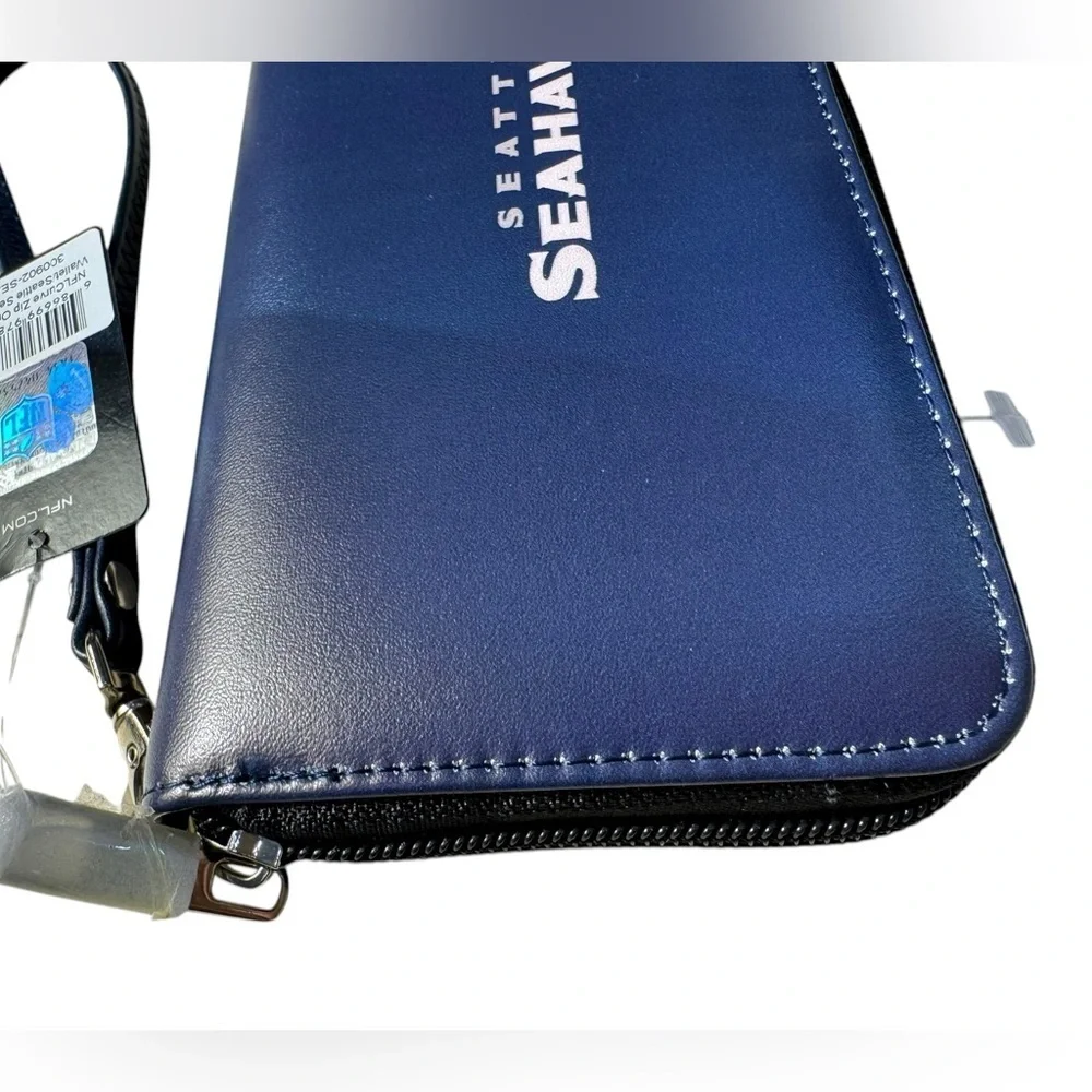 Little Earth Navy Green Cream Seattle Seahawks Wristlet Wallet